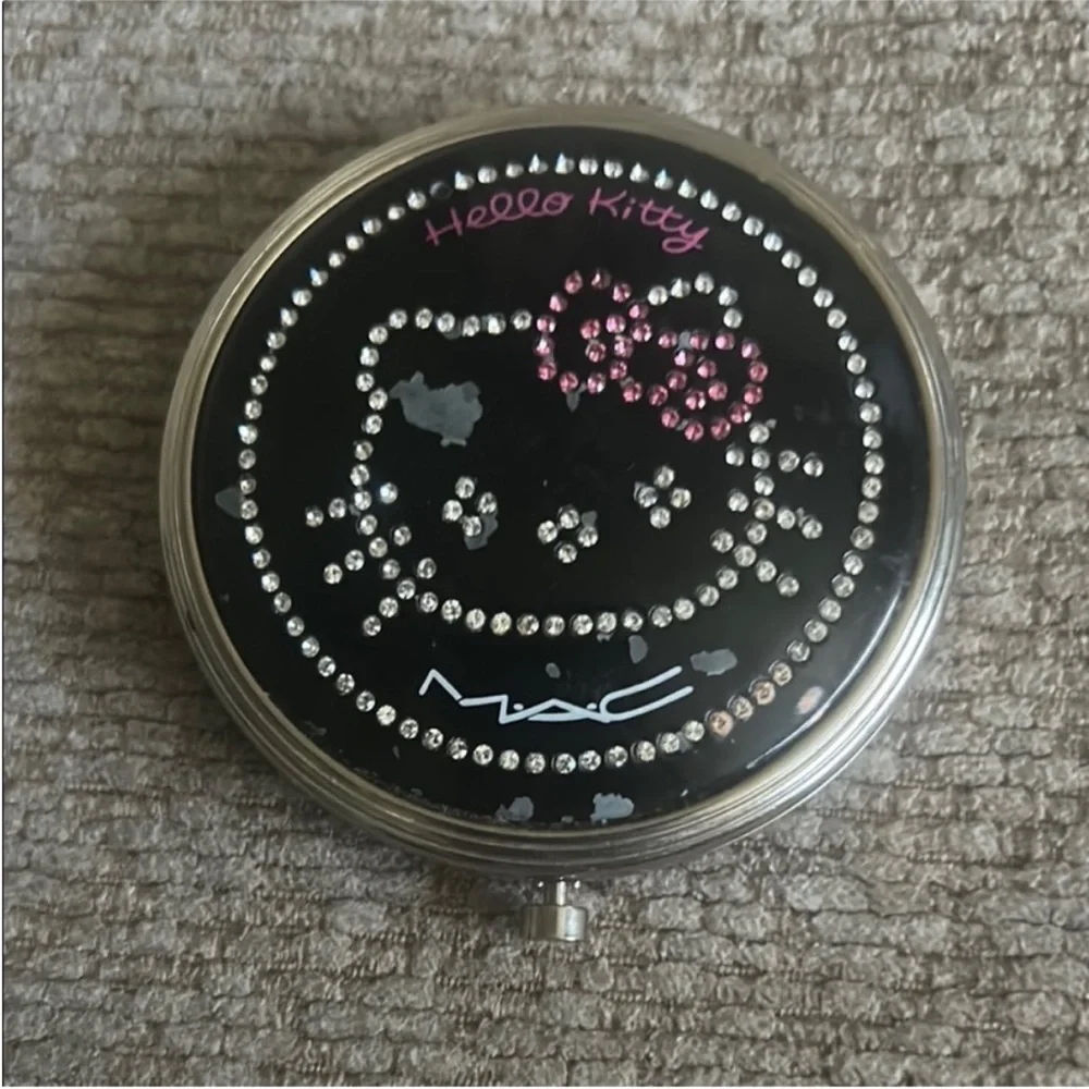 MAC Hello Kitty Compact Mirror Kouture medium plus sheer mystery powder Vintage